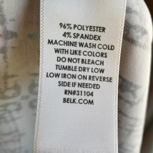 Sleeveless v neck dress - Picture 8 of 8